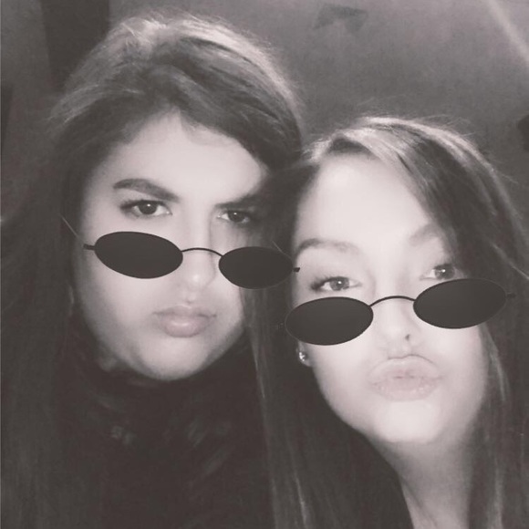 Meet your Posher, Nicole - Picture 1 of 1